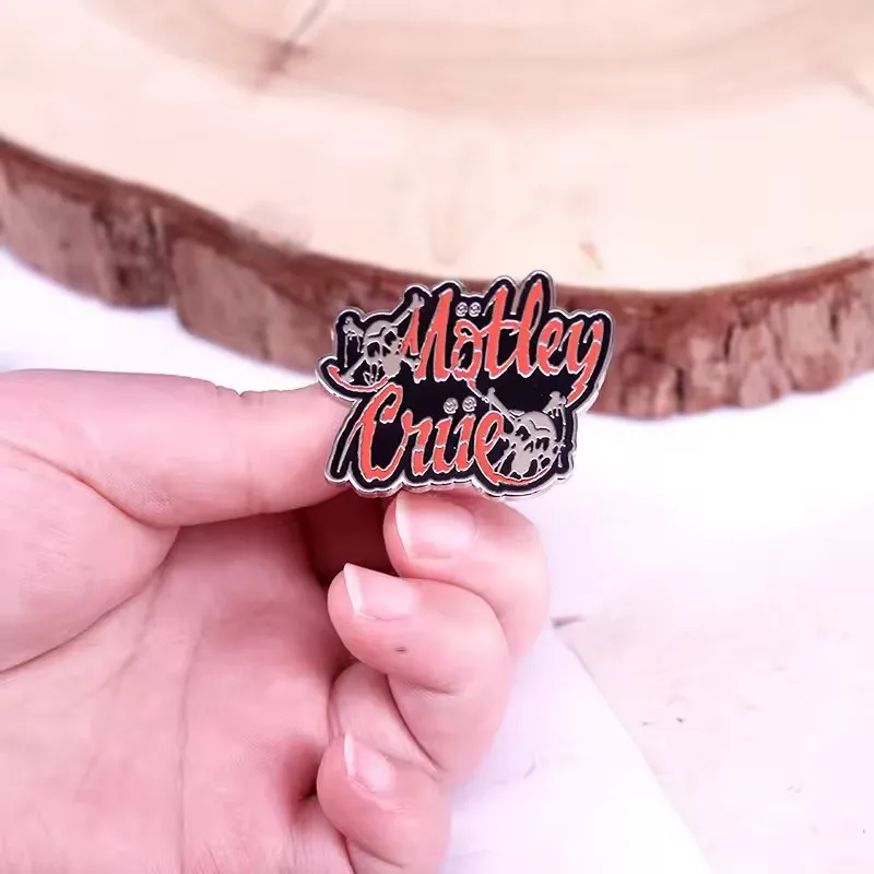 Music Logo Brooch Classic 80s  - Heavy Equipment Logo 评论和价格